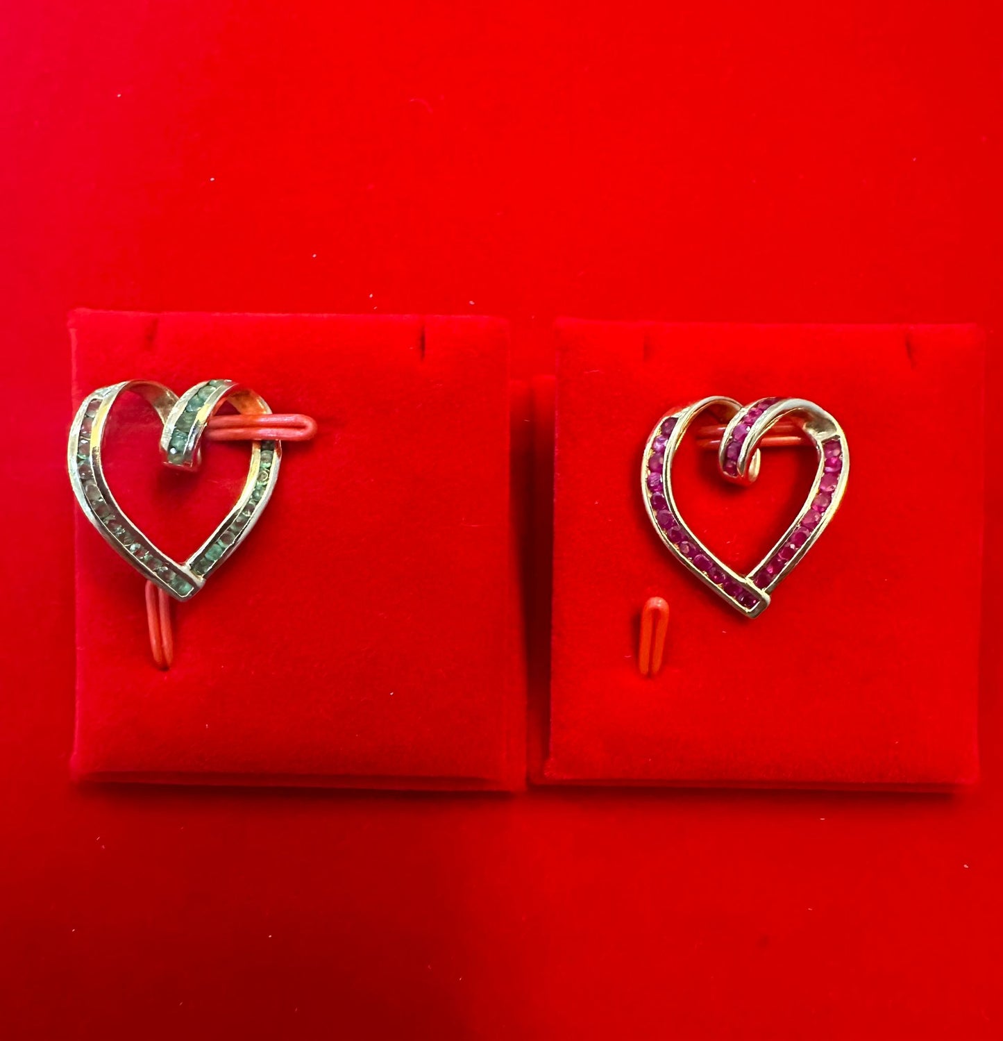 Medalla de corazon 14kt Rubíes y esmeralda $179 c/u 2.8g Reg $249