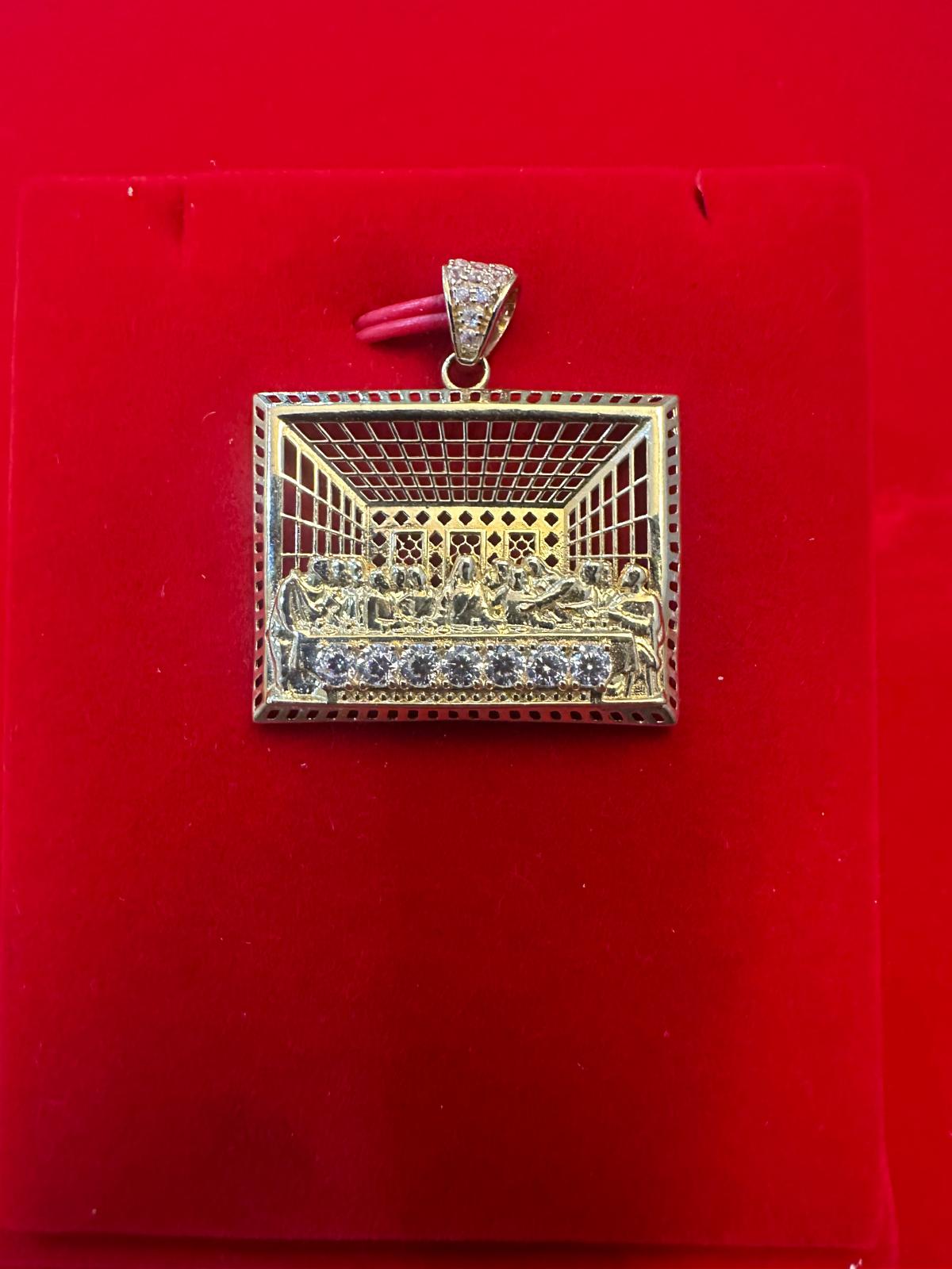 Medalla Santa cena 10kt $249 Reg $299 4.7g