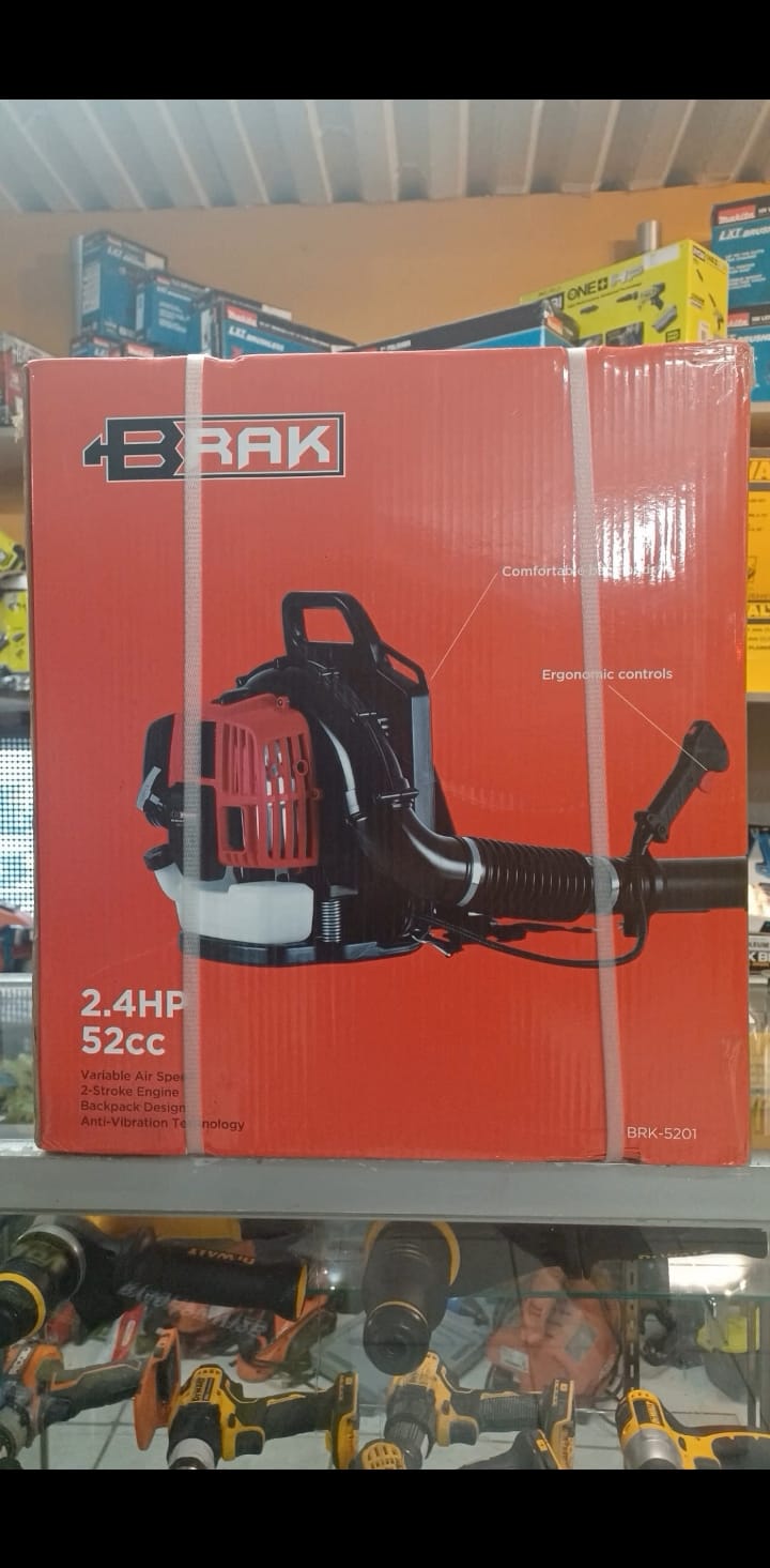 Blower lawn & garden 2.4hp 52cc Reg $249. Especial $225