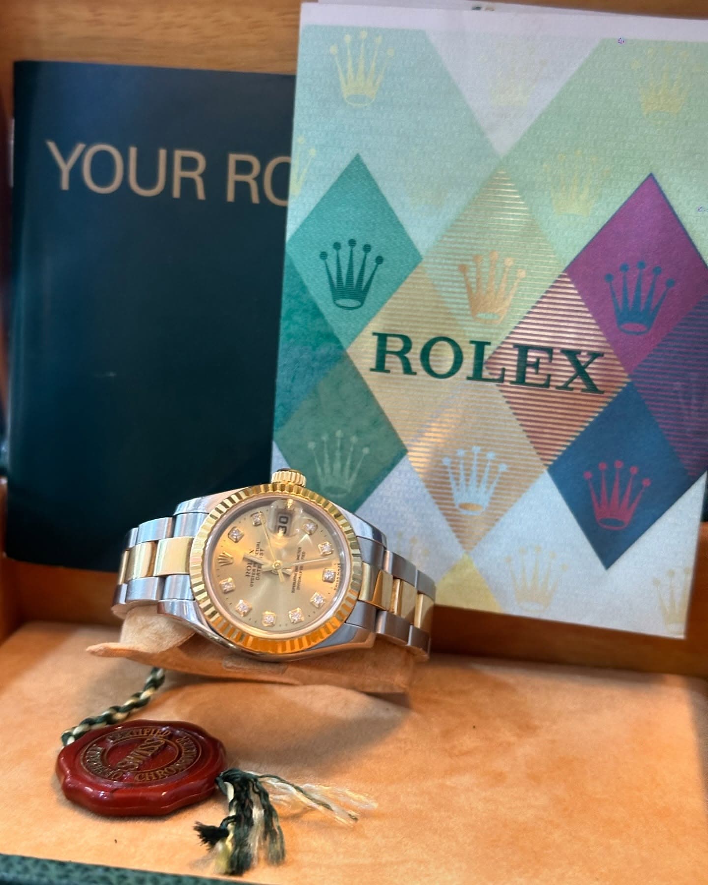 Reloj Rolex Datejust Oyster $5,995 Gold 18kt and Steel Diamonds 26mm Original Box and Papers