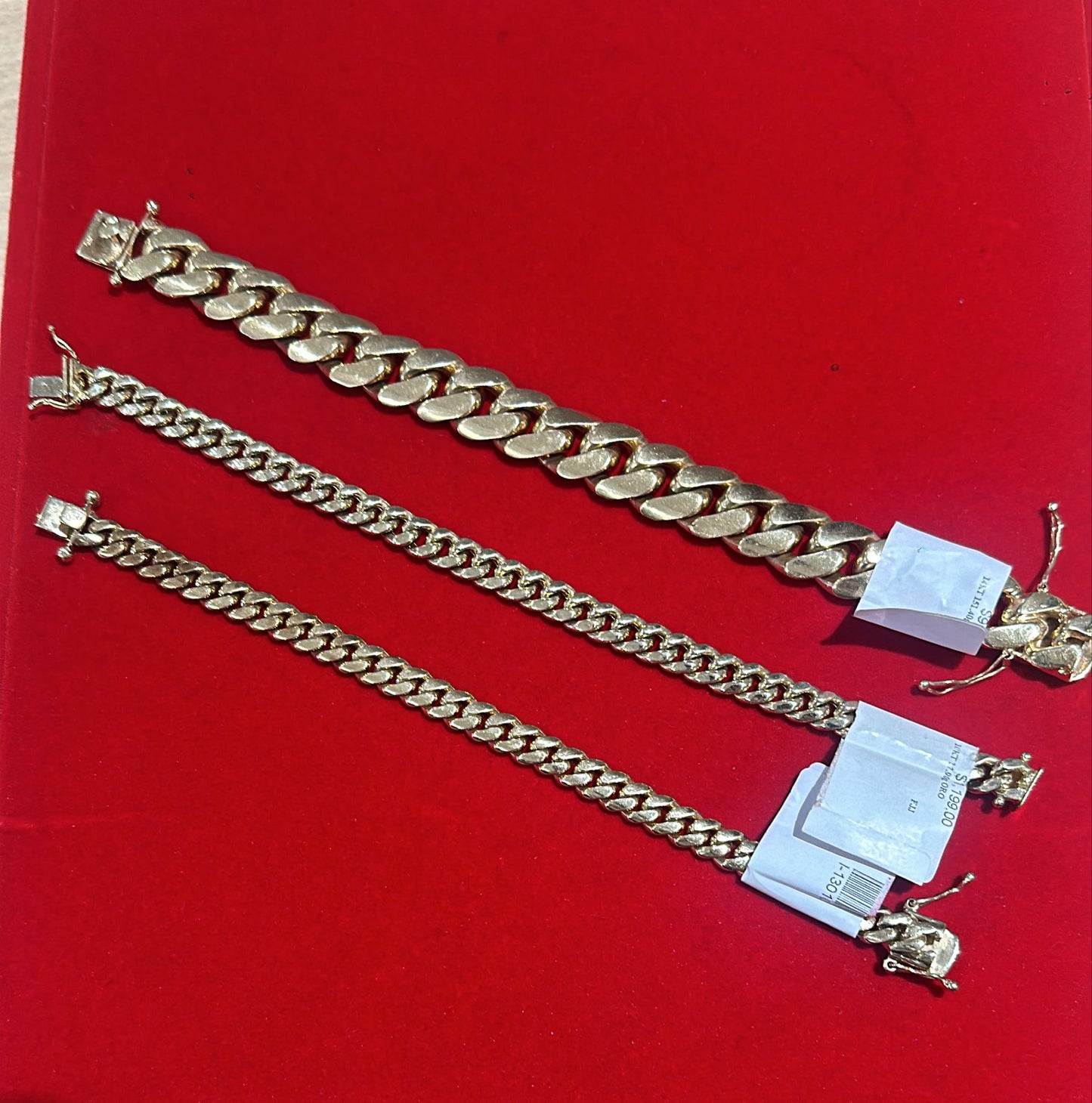 1.Pulsera Cubana 14kt 151.4g 16mm 9” $8,995 Reg $9,995 2.Pulsera Cubana semi 10kt 9mm 9” 18g $899 Reg $1,199 3.Pulsera Cubana 10kt 9mm 8” 3” 43g $1,995 reg $2,399