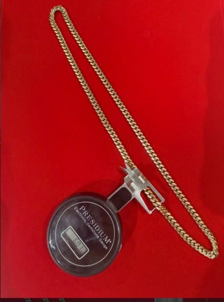 Cadena Cubana Sólida en Oro