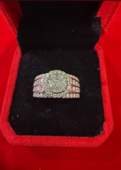 Sortija en Diamantes Naturales