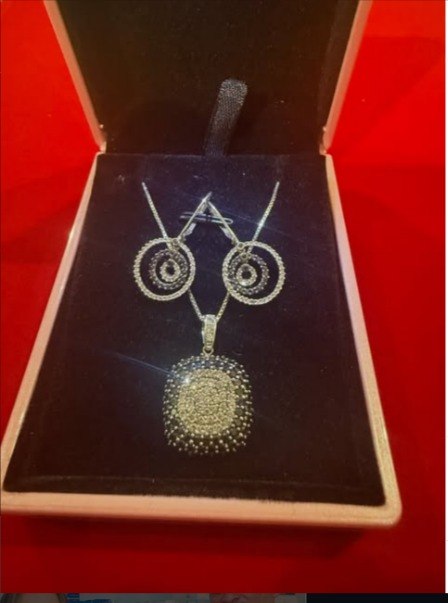 Set Sofisticado Oro blanco 14kt con diamantes negros y blancos naturales