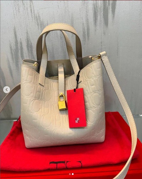 💎Carolina Herrera Cream small $499